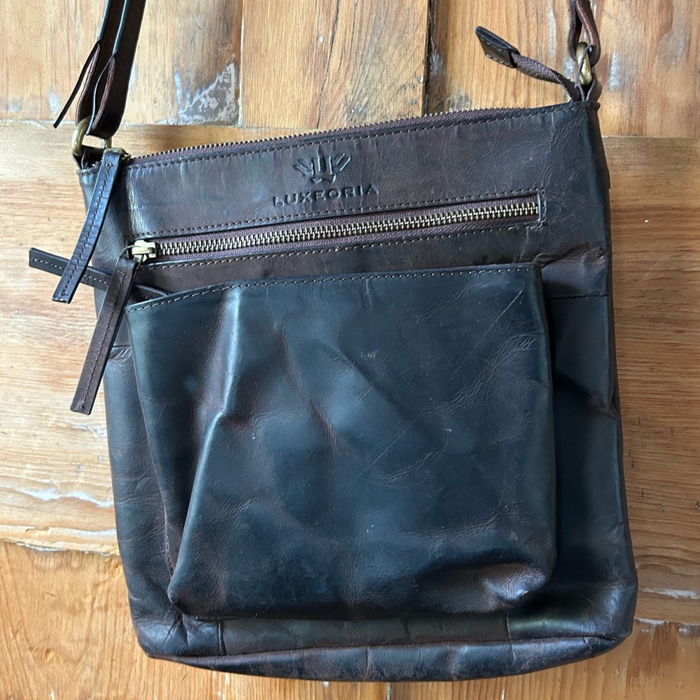 LUXEORIA
Genuine Leather Crossbody Sling Bag Crossbody.